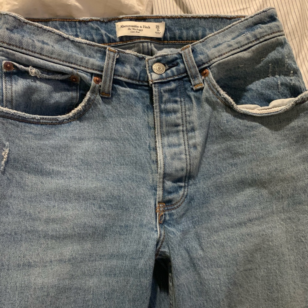 Abercrombie and Fitch low rise jeans size 25